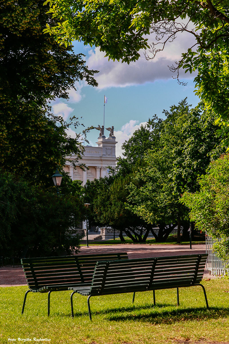 university_20140623_sofas